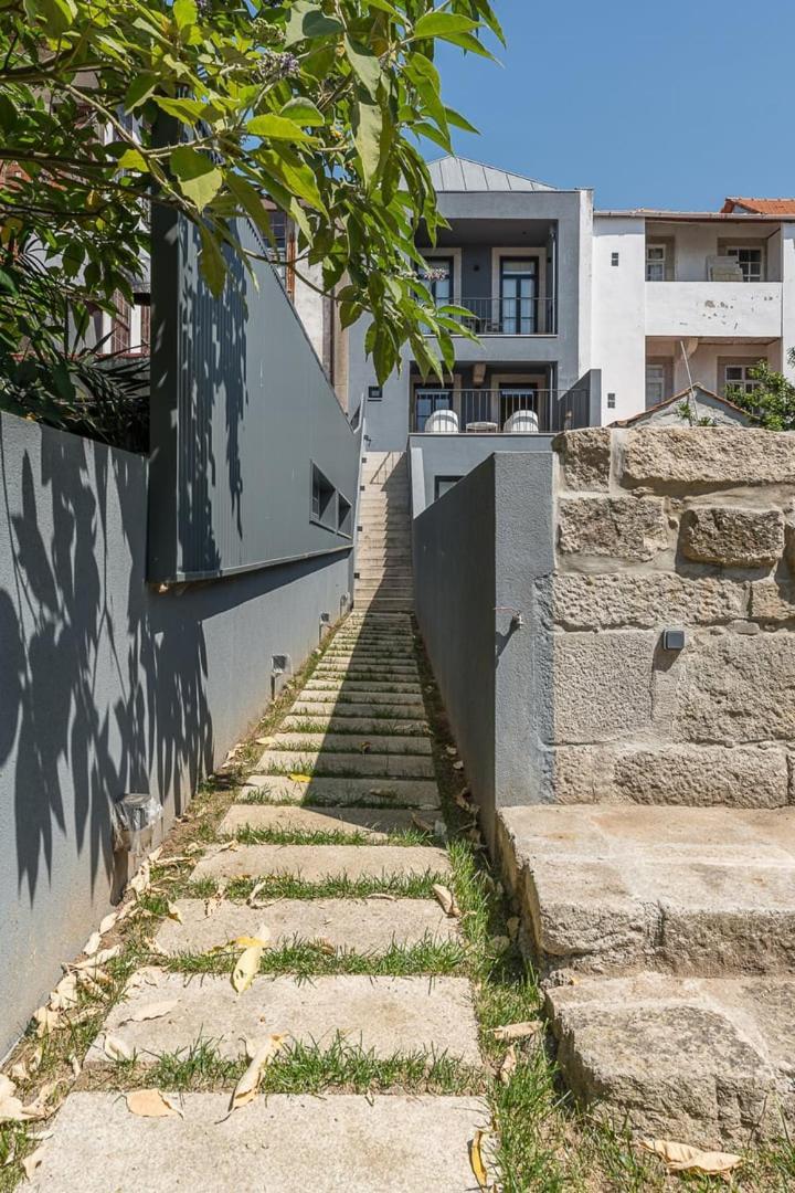 Guestready - Somebody's Story - C Oporto